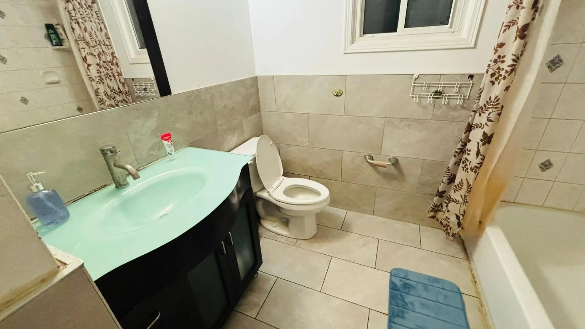M-1 Walking Distance To Square One Mall With Attached Washroom- For 6 People ميسيسوجا 0*,